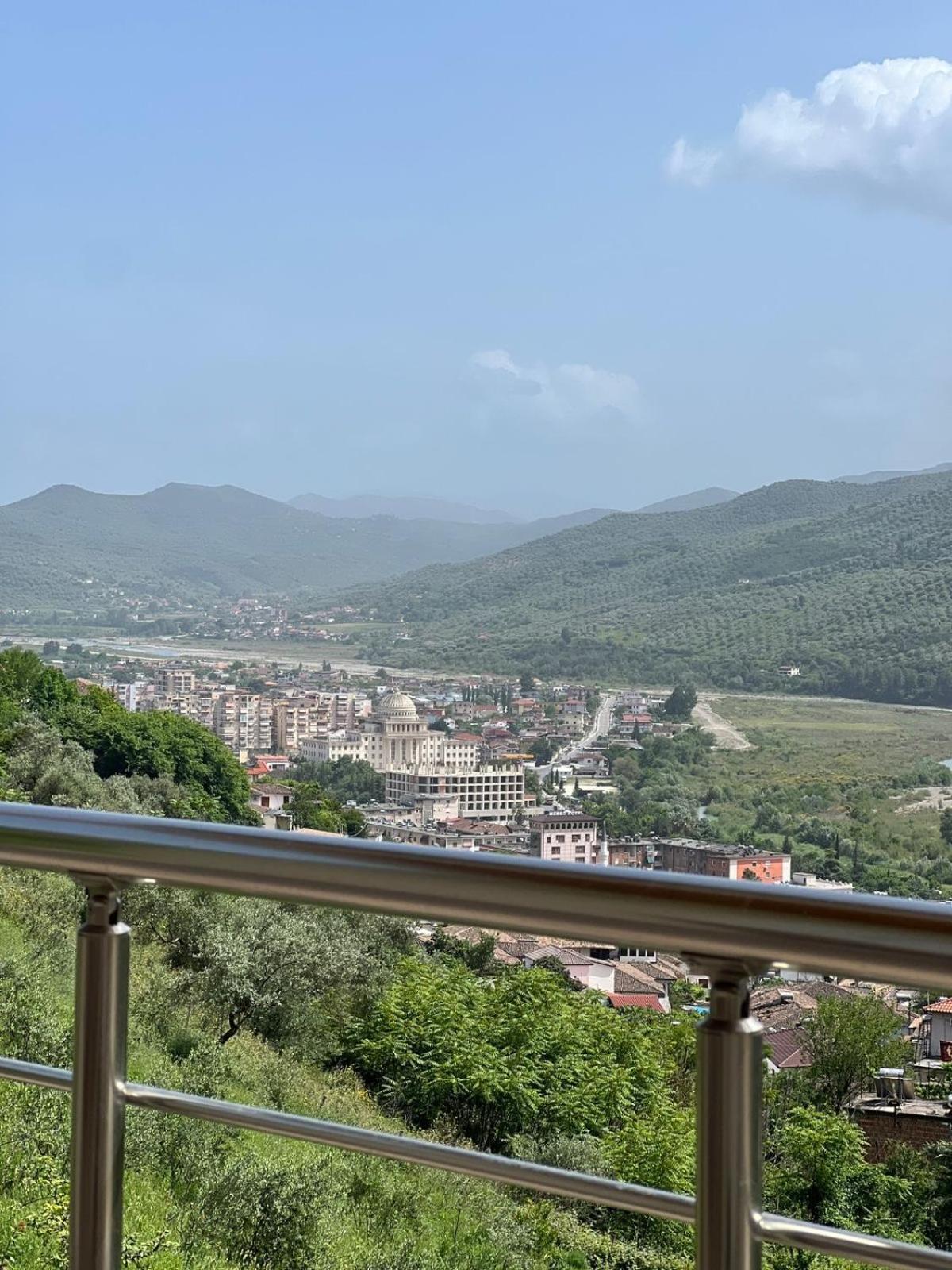 Guest House Emiljos Flamur Berat Exterior foto